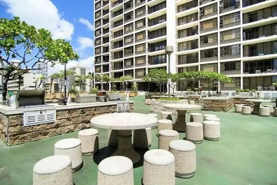 Spacious & Affordable Waikiki Getaway - Perfect For Families & Groups, Near Beach Includes Free Parking 檀香山 美国