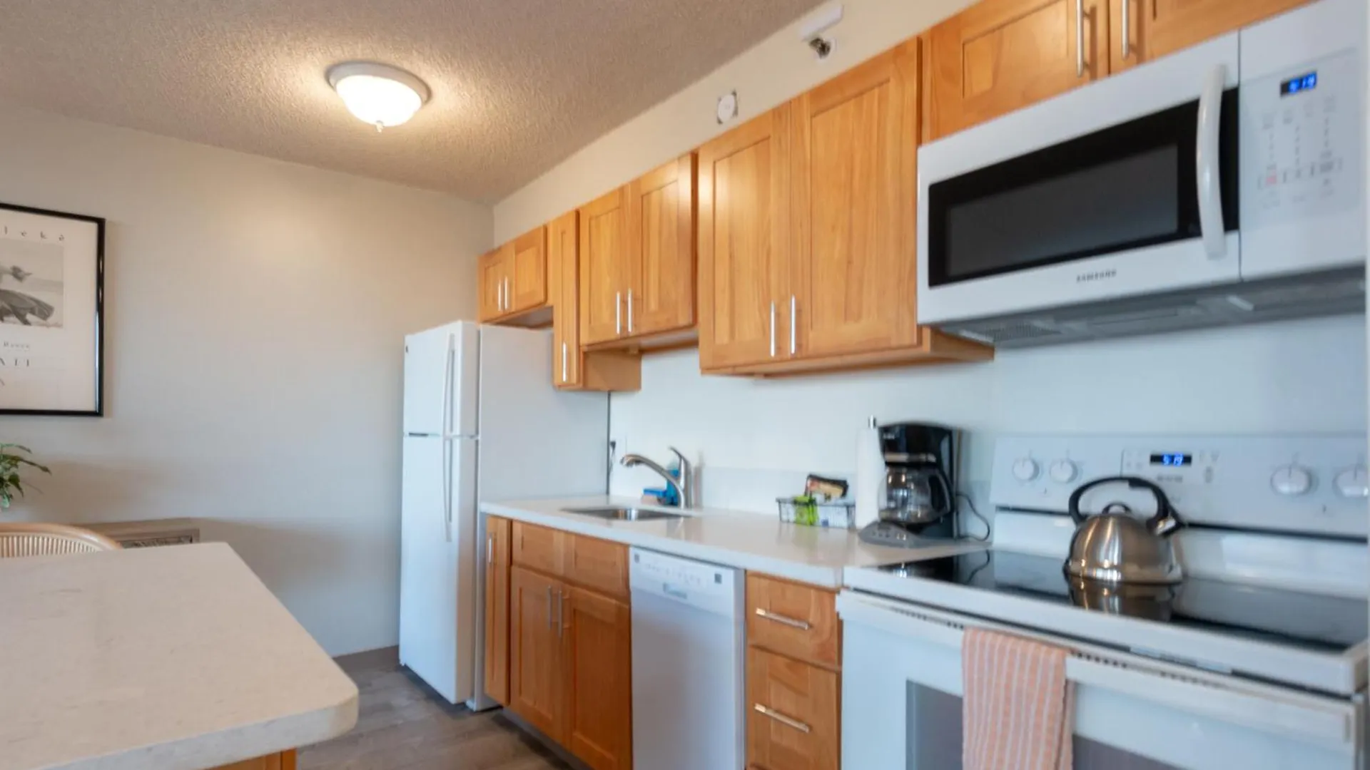 Spacious & Affordable Waikiki Getaway - Perfect For Families & Groups, Near Beach Includes Free Parking 檀香山 美国