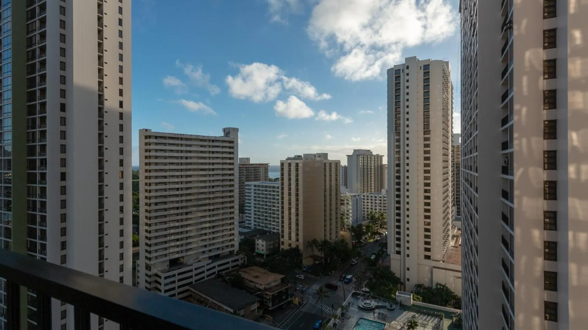 Spacious & Affordable Waikiki Getaway - Perfect For Families & Groups, Near Beach Includes Free Parking 檀香山 公寓